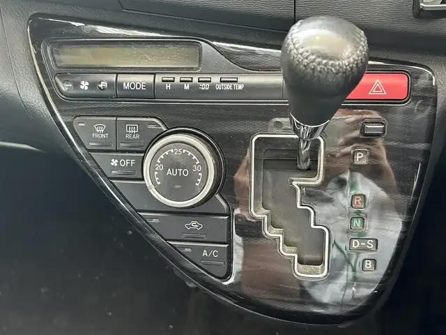 トヨタ アイシス プラタナ Vセレクション 兵庫県 2012(平24)年 6.7万km グレーメタリック 純正ナビ(NHZD-W62G)/(CD/DVD/BT/SD/HDD)/フルセグTV/ETC/バックカメラ/片側パワースライドドア/HIDヘッドライト/オートライト/フォグランプ/ステアリングリモコン/革巻きステアリング/ドアバイザー/スマートキー/純正フロアマット/純正アルミ15インチ