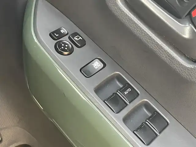スズキ ハスラー Jスタイル 大阪府 2015(平27)年 7.3万km クールカーキパールメタリック/ホワイト2トーンルーフ (株)IDOMが運営する【じしゃロン東大阪店】の自社ローン専用車両になりますこちらは現金またはオートローンご利用時の価格です。自社ローンご希望の方は別途その旨お申付け下さい/社外CD/シートヒーター/ホワイトルーフ/スマートキー/プッシュスタート/電動ミラー/レーダーブレーキ/オートライト/オートエアコン/取説＆保証書