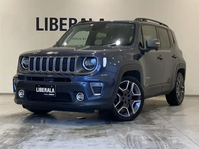 クライスラー・ジープ レネゲード スレートブルー 熊本県 2020(令2)年 6.6万km 青 ・スレートブルー100台限定車/・限定車専用純正19インチAW/・タイヤ空気圧センサー/・前面衝突警報ブレーキ/・レーンセンス/・パークセンス/・ブラインドスポットモニター/・アダプティブヘッドライト/・オートディムハイビーム/・クルーズコントロール(追従式)/・黒革シート/・前席パワーシート/・前席シートヒーター/・ハンドルヒーター/・純正メモリナビ/【Bluetooth・USB・AUX】/・フルセグTV/・バックカメラ/・ETC/・LEDヘッドランプ/・LEDフォグランプ/・オートワイパー/・プッシュスタート/・スマートキー/・純正マット