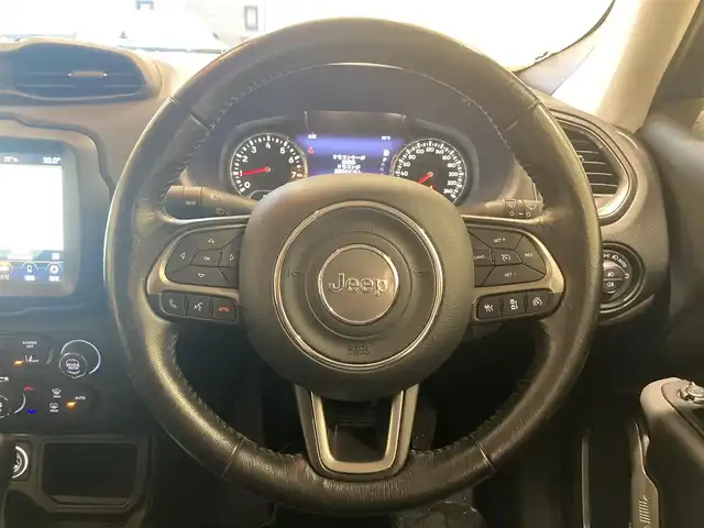 クライスラー・ジープ レネゲード スレートブルー 熊本県 2020(令2)年 6.6万km 青 ・スレートブルー100台限定車/・限定車専用純正19インチAW/・タイヤ空気圧センサー/・前面衝突警報ブレーキ/・レーンセンス/・パークセンス/・ブラインドスポットモニター/・アダプティブヘッドライト/・オートディムハイビーム/・クルーズコントロール(追従式)/・黒革シート/・前席パワーシート/・前席シートヒーター/・ハンドルヒーター/・純正メモリナビ/【Bluetooth・USB・AUX】/・フルセグTV/・バックカメラ/・ETC/・LEDヘッドランプ/・LEDフォグランプ/・オートワイパー/・プッシュスタート/・スマートキー/・純正マット