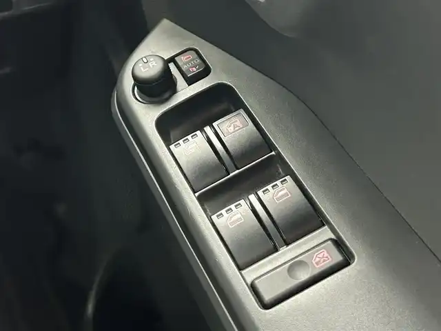 ダイハツ ウェイク G ターボ SA Ⅲ 静岡県 2018(平30)年 3.7万km パールホワイトⅢ /オフビートカーキM ターボ車/ツートーン/パールホワイトIII /オフビートカーキM/スマートアシスト３/ストラーダナビ/フルセグＴＶ/ＤＶＤ再生/両側電動スライドドア/ＬＥＤヘッド/フォグライト/オートハイビーム/ＡＡＣ/ベンチシート/ドアバイザー/純正１４ＡＷ