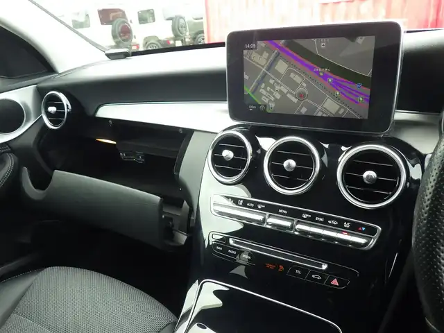 メルセデス・ベンツ Ｃ１８０ ステーションワゴンアバンギャルド 千葉県 2015(平27)年 4.5万km ポーラホワイト PRE-SAFEブレーキ/レーンキープアシスト/ブラインドスポットアシスト/アテンションアシスト/ディストロニック/パワーバックドア/ハーフレザーシート/運転席パワーシート/前席シートヒーター/純正HDDナビ/地デジTV/【DVD/CD再生機能　Bluetooth接続】/ドライブレコーダー（DRY-AS350GS）/革巻きステアリング/ステアリングスイッチ/パドルシフト/ETC（2.0）/LEDヘッドライト/フォグライト/ウインカーミラー/パークトロニック/純正17インチアルミホイル/サイド/カーテンエアバッグ/キーレスゴー