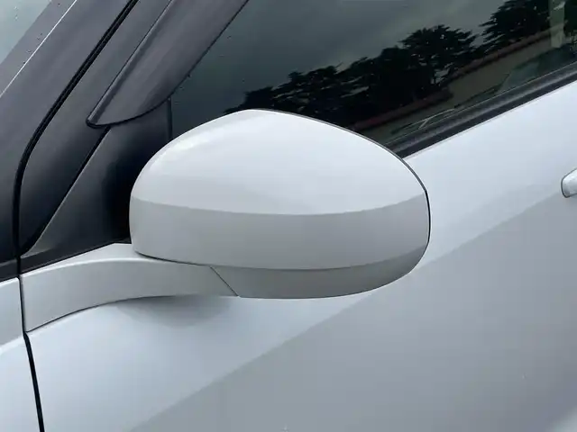 スズキ スイフト XG 岩手県 2012(平24)年 4.4万km スノーホワイトパール 禁煙車/5MT/LEDヘッドライト/プッシュスタート/電動格納ミラー/純正オーディオ/→CD/FM/AM/〇パワーウィンドウ/〇シガーソケット/トノカバー