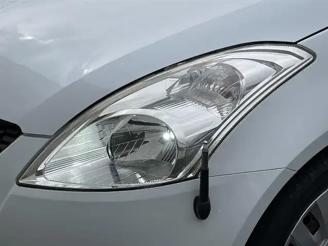 スズキ スイフト XG 岩手県 2012(平24)年 4.4万km スノーホワイトパール 禁煙車/5MT/LEDヘッドライト/プッシュスタート/電動格納ミラー/純正オーディオ/→CD/FM/AM/〇パワーウィンドウ/〇シガーソケット/トノカバー