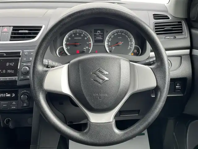 スズキ スイフト XG 岩手県 2012(平24)年 4.4万km スノーホワイトパール 禁煙車/5MT/LEDヘッドライト/プッシュスタート/電動格納ミラー/純正オーディオ/→CD/FM/AM/〇パワーウィンドウ/〇シガーソケット/トノカバー