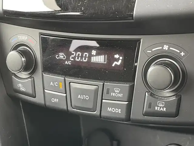 スズキ スイフト XG 岩手県 2012(平24)年 4.4万km スノーホワイトパール 禁煙車/5MT/LEDヘッドライト/プッシュスタート/電動格納ミラー/純正オーディオ/→CD/FM/AM/〇パワーウィンドウ/〇シガーソケット/トノカバー
