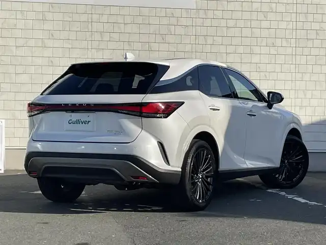 レクサス ＲＸ 350 バージョンL 愛知県 2024(令6)年 1.3万km ソニッククォーツ 〇純正14インチナビ/〇フルセグTV/〇Bluetooth/〇10WAYパワーシートパワーバックドア/〇バックカメラ/〇ビルトインETC2.0/〇アラウンドビューモニター/〇レーダークルーズコントロール/〇コーナーセンサー/〇セーフティシステム＋/〇レクサスチームメイト/〇ターボ/〇LEDヘッドランプ/〇LEDフロントフォグランプ/〇カラーヘッドアップディスプレイ/〇セミアニリン革シート/〇本木製/革巻きステアリングホイール/〇パドルシフト/ステアリングヒーター/〇シートヒーター/ベンチレーション/〇純正21インチアルミホイール/〇スマートエントリー/スタートシステム/〇禁煙車