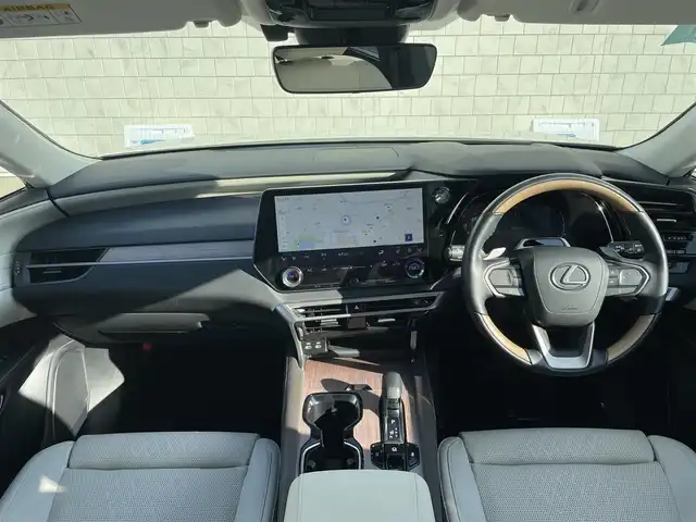 レクサス ＲＸ 350 バージョンL 愛知県 2024(令6)年 1.3万km ソニッククォーツ 〇純正14インチナビ/〇フルセグTV/〇Bluetooth/〇10WAYパワーシートパワーバックドア/〇バックカメラ/〇ビルトインETC2.0/〇アラウンドビューモニター/〇レーダークルーズコントロール/〇コーナーセンサー/〇セーフティシステム＋/〇レクサスチームメイト/〇ターボ/〇LEDヘッドランプ/〇LEDフロントフォグランプ/〇カラーヘッドアップディスプレイ/〇セミアニリン革シート/〇本木製/革巻きステアリングホイール/〇パドルシフト/ステアリングヒーター/〇シートヒーター/ベンチレーション/〇純正21インチアルミホイール/〇スマートエントリー/スタートシステム/〇禁煙車
