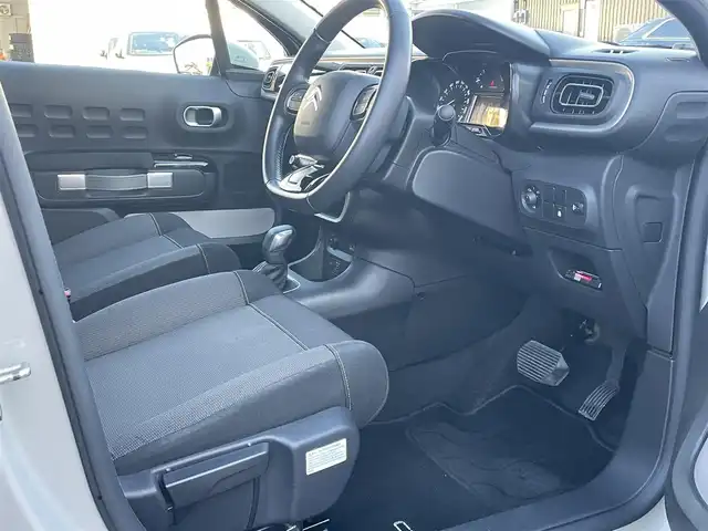 シトロエン Ｃ３ シャイン 静岡県 2021(令3)年 3.2万km サーブル ワンオーナー/純正OPナビフルセグTVCarplayAndroidauto対応Bluetooth/バックカメラ/アクティブセーフティ/車線逸脱警告/ブラインドスポットモニター/LEDVISIONヘッドライト/インテリジェントHiビーム/スマートキー/ETC