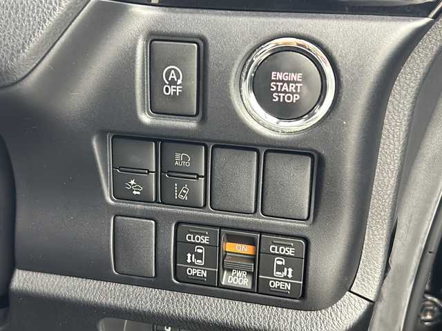 トヨタ ヴォクシー ZS 煌Ⅱ 大阪府 2020(令2)年 6.3万km ブラック 純正9インチSDナビ【NSZT-Y64T】/【AM/FM/CD/Bluetooth/フルセグTV】/純正12インチフリップダウンモニター/バックカメラ/ビルトインETC/前方ドライブレコーダー【DRT-H64A】/先行車発進お知らせ機能/2列目ロールサンシェード/オートライト/純正フロアマット/純正16インチAW/トヨタセーフティセンス/・プリクラッシュセーフティ/・レーンディパーチャーアラート/・オートマチックハイビーム/・クリアランスソナー/・パーキングサポートブレーキ/ドアバイザー/横滑り防止装置/盗難防止装置