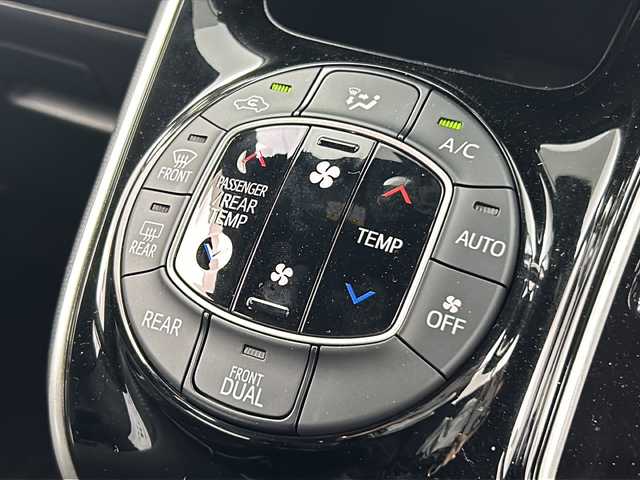 トヨタ ヴォクシー ZS 煌Ⅱ 大阪府 2020(令2)年 6.3万km ブラック 純正9インチSDナビ【NSZT-Y64T】/【AM/FM/CD/Bluetooth/フルセグTV】/純正12インチフリップダウンモニター/バックカメラ/ビルトインETC/前方ドライブレコーダー【DRT-H64A】/先行車発進お知らせ機能/2列目ロールサンシェード/オートライト/純正フロアマット/純正16インチAW/トヨタセーフティセンス/・プリクラッシュセーフティ/・レーンディパーチャーアラート/・オートマチックハイビーム/・クリアランスソナー/・パーキングサポートブレーキ/ドアバイザー/横滑り防止装置/盗難防止装置
