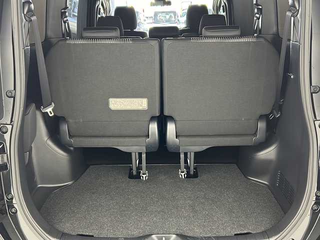 トヨタ ヴォクシー ZS 煌Ⅱ 大阪府 2020(令2)年 6.3万km ブラック 純正9インチSDナビ【NSZT-Y64T】/【AM/FM/CD/Bluetooth/フルセグTV】/純正12インチフリップダウンモニター/バックカメラ/ビルトインETC/前方ドライブレコーダー【DRT-H64A】/先行車発進お知らせ機能/2列目ロールサンシェード/オートライト/純正フロアマット/純正16インチAW/トヨタセーフティセンス/・プリクラッシュセーフティ/・レーンディパーチャーアラート/・オートマチックハイビーム/・クリアランスソナー/・パーキングサポートブレーキ/ドアバイザー/横滑り防止装置/盗難防止装置