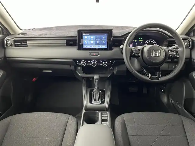 ホンダ ヴェゼル ハイブリッド e:HEV X 道央・札幌 2025(令7)年 0.4万km プレミアムサンライトホワイトパール ・ワンオーナー/・寒冷地仕様/・４WD/・ギャザーズ８型ディスプレイオーディオ/　AppleCarplay/AndroidAuto/USB/BT/・ステアリングスイッチ/・バックカメラ/・積込　冬ゴム 215/60R16 （新品）/・ホンダセンシング/　CMBS/LKAS/PKSB/ACC/　標識認識/先行車発進告知/ソナー前後/・アイドリングストップ/・ダウンヒルアシストコントロール/・横滑り防止装置/・ABS/・ブレーキホールド/・パドルシフト/・DRIVE MODE/・オートマチックハイビーム/・オートライト/・ヘッドランプレベライザー/・LEDヘッドライト/・LEDフォグランプ/・ドアミラーウィンカー/・ミラーヒーター/・プッシュスタート/・スマートキー/・スペアキー/・社外ダッシュボードマット/・取/保/冬ワイパー積込/純正グリル積込