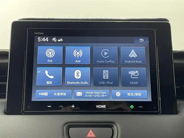 ホンダ ヴェゼル ハイブリッド e:HEV X 道央・札幌 2025(令7)年 0.4万km プレミアムサンライトホワイトパール ・ワンオーナー/・寒冷地仕様/・４WD/・ギャザーズ８型ディスプレイオーディオ/　AppleCarplay/AndroidAuto/USB/BT/・ステアリングスイッチ/・バックカメラ/・積込　冬ゴム 215/60R16 （新品）/・ホンダセンシング/　CMBS/LKAS/PKSB/ACC/　標識認識/先行車発進告知/ソナー前後/・アイドリングストップ/・ダウンヒルアシストコントロール/・横滑り防止装置/・ABS/・ブレーキホールド/・パドルシフト/・DRIVE MODE/・オートマチックハイビーム/・オートライト/・ヘッドランプレベライザー/・LEDヘッドライト/・LEDフォグランプ/・ドアミラーウィンカー/・ミラーヒーター/・プッシュスタート/・スマートキー/・スペアキー/・社外ダッシュボードマット/・取/保/冬ワイパー積込/純正グリル積込