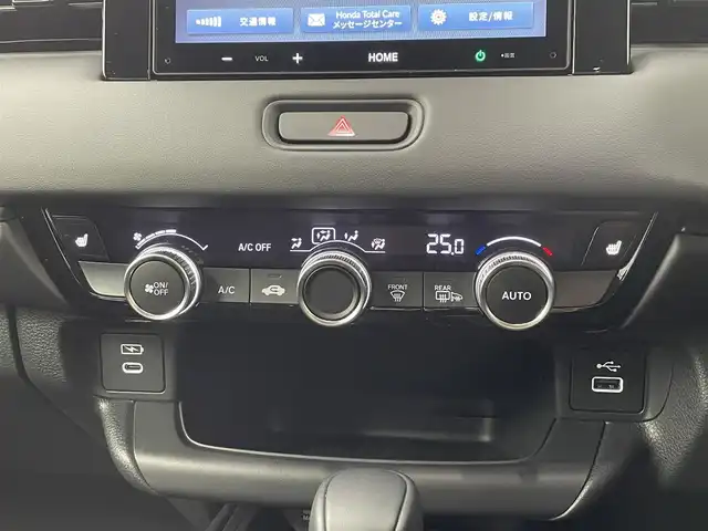 ホンダ ヴェゼル ハイブリッド e:HEV X 道央・札幌 2025(令7)年 0.4万km プレミアムサンライトホワイトパール ・ワンオーナー/・寒冷地仕様/・４WD/・ギャザーズ８型ディスプレイオーディオ/　AppleCarplay/AndroidAuto/USB/BT/・ステアリングスイッチ/・バックカメラ/・積込　冬ゴム 215/60R16 （新品）/・ホンダセンシング/　CMBS/LKAS/PKSB/ACC/　標識認識/先行車発進告知/ソナー前後/・アイドリングストップ/・ダウンヒルアシストコントロール/・横滑り防止装置/・ABS/・ブレーキホールド/・パドルシフト/・DRIVE MODE/・オートマチックハイビーム/・オートライト/・ヘッドランプレベライザー/・LEDヘッドライト/・LEDフォグランプ/・ドアミラーウィンカー/・ミラーヒーター/・プッシュスタート/・スマートキー/・スペアキー/・社外ダッシュボードマット/・取/保/冬ワイパー積込/純正グリル積込