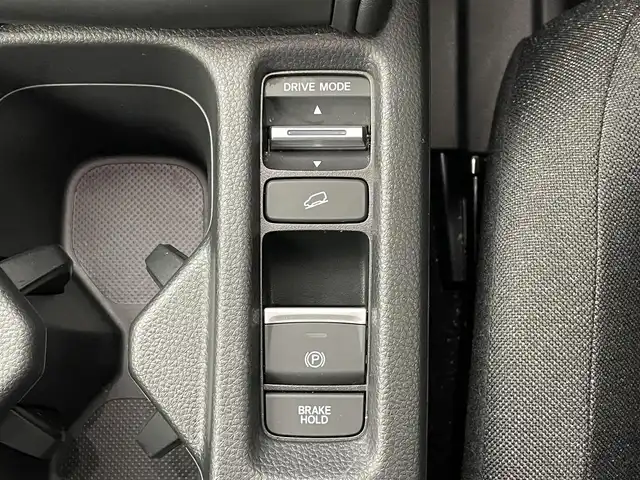 ホンダ ヴェゼル ハイブリッド e:HEV X 道央・札幌 2025(令7)年 0.4万km プレミアムサンライトホワイトパール ・ワンオーナー/・寒冷地仕様/・４WD/・ギャザーズ８型ディスプレイオーディオ/　AppleCarplay/AndroidAuto/USB/BT/・ステアリングスイッチ/・バックカメラ/・積込　冬ゴム 215/60R16 （新品）/・ホンダセンシング/　CMBS/LKAS/PKSB/ACC/　標識認識/先行車発進告知/ソナー前後/・アイドリングストップ/・ダウンヒルアシストコントロール/・横滑り防止装置/・ABS/・ブレーキホールド/・パドルシフト/・DRIVE MODE/・オートマチックハイビーム/・オートライト/・ヘッドランプレベライザー/・LEDヘッドライト/・LEDフォグランプ/・ドアミラーウィンカー/・ミラーヒーター/・プッシュスタート/・スマートキー/・スペアキー/・社外ダッシュボードマット/・取/保/冬ワイパー積込/純正グリル積込