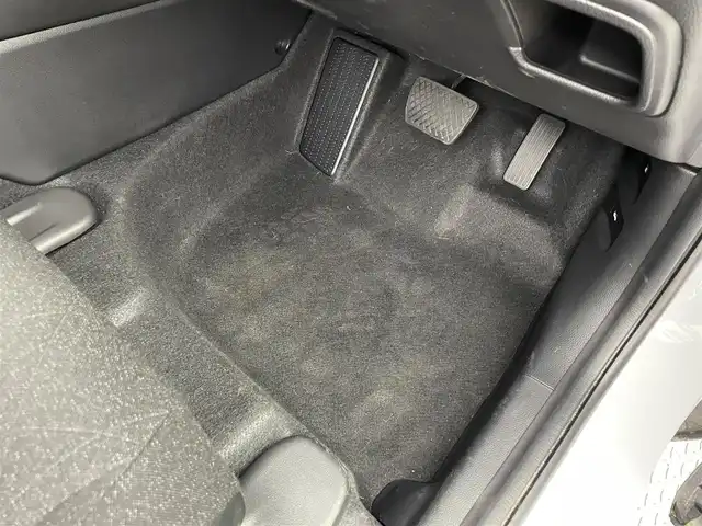 ホンダ ヴェゼル ハイブリッド e:HEV X 道央・札幌 2025(令7)年 0.4万km プレミアムサンライトホワイトパール ・ワンオーナー/・寒冷地仕様/・４WD/・ギャザーズ８型ディスプレイオーディオ/　AppleCarplay/AndroidAuto/USB/BT/・ステアリングスイッチ/・バックカメラ/・積込　冬ゴム 215/60R16 （新品）/・ホンダセンシング/　CMBS/LKAS/PKSB/ACC/　標識認識/先行車発進告知/ソナー前後/・アイドリングストップ/・ダウンヒルアシストコントロール/・横滑り防止装置/・ABS/・ブレーキホールド/・パドルシフト/・DRIVE MODE/・オートマチックハイビーム/・オートライト/・ヘッドランプレベライザー/・LEDヘッドライト/・LEDフォグランプ/・ドアミラーウィンカー/・ミラーヒーター/・プッシュスタート/・スマートキー/・スペアキー/・社外ダッシュボードマット/・取/保/冬ワイパー積込/純正グリル積込