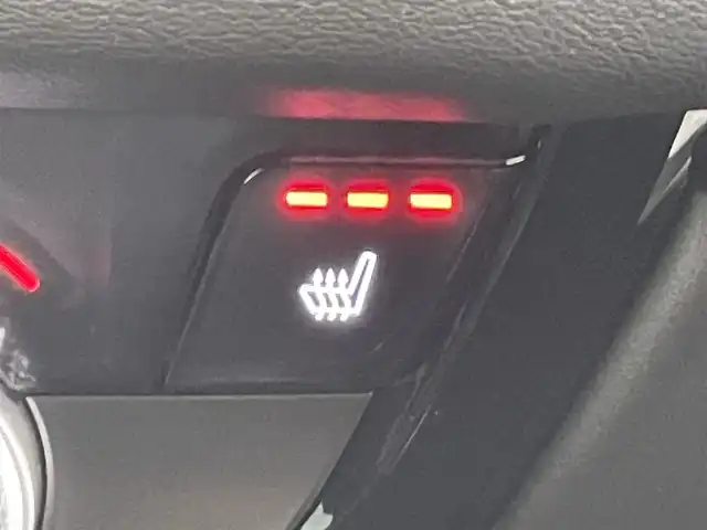 ホンダ ヴェゼル ハイブリッド e:HEV X 道央・札幌 2025(令7)年 0.4万km プレミアムサンライトホワイトパール ・ワンオーナー/・寒冷地仕様/・４WD/・ギャザーズ８型ディスプレイオーディオ/　AppleCarplay/AndroidAuto/USB/BT/・ステアリングスイッチ/・バックカメラ/・積込　冬ゴム 215/60R16 （新品）/・ホンダセンシング/　CMBS/LKAS/PKSB/ACC/　標識認識/先行車発進告知/ソナー前後/・アイドリングストップ/・ダウンヒルアシストコントロール/・横滑り防止装置/・ABS/・ブレーキホールド/・パドルシフト/・DRIVE MODE/・オートマチックハイビーム/・オートライト/・ヘッドランプレベライザー/・LEDヘッドライト/・LEDフォグランプ/・ドアミラーウィンカー/・ミラーヒーター/・プッシュスタート/・スマートキー/・スペアキー/・社外ダッシュボードマット/・取/保/冬ワイパー積込/純正グリル積込