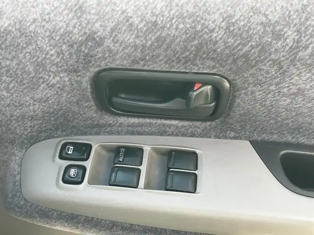 日産 セレナ J Vパック 山口県 2001(平13)年 10.8万km ホワイトパール 純正フロアマット/純正ドアバイザー/純正フォグランプ/純正15インチアルミ/純正リアスポイラー/社外CDデッキ/電動格納ドアミラー/電動コーナーポール/スライドオートクロージャー/ETC/スペアキー(2本)