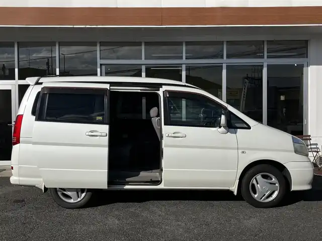 日産 セレナ J Vパック 山口県 2001(平13)年 10.8万km ホワイトパール 純正フロアマット/純正ドアバイザー/純正フォグランプ/純正15インチアルミ/純正リアスポイラー/社外CDデッキ/電動格納ドアミラー/電動コーナーポール/スライドオートクロージャー/ETC/スペアキー(2本)