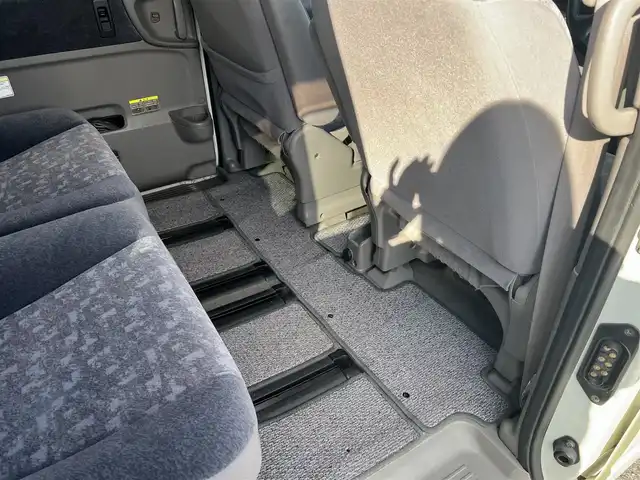 日産 セレナ J Vパック 山口県 2001(平13)年 10.8万km ホワイトパール 純正フロアマット/純正ドアバイザー/純正フォグランプ/純正15インチアルミ/純正リアスポイラー/社外CDデッキ/電動格納ドアミラー/電動コーナーポール/スライドオートクロージャー/ETC/スペアキー(2本)