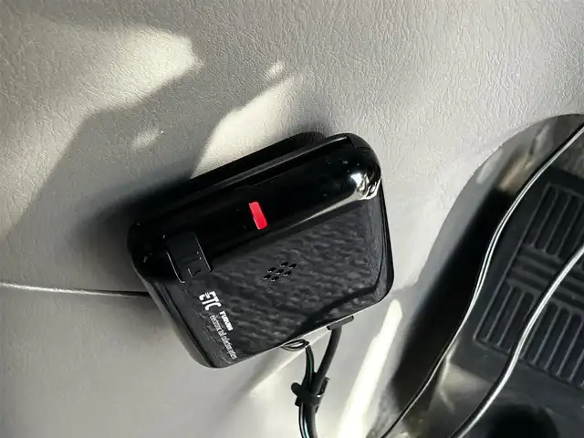 日産 セレナ J Vパック 山口県 2001(平13)年 10.8万km ホワイトパール 純正フロアマット/純正ドアバイザー/純正フォグランプ/純正15インチアルミ/純正リアスポイラー/社外CDデッキ/電動格納ドアミラー/電動コーナーポール/スライドオートクロージャー/ETC/スペアキー(2本)