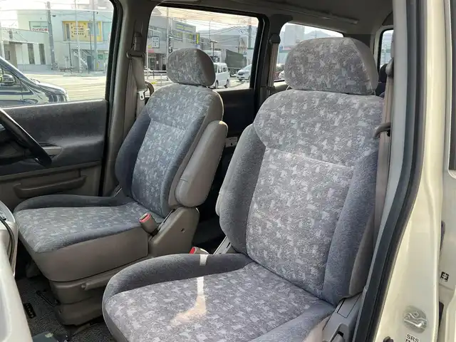 日産 セレナ J Vパック 山口県 2001(平13)年 10.8万km ホワイトパール 純正フロアマット/純正ドアバイザー/純正フォグランプ/純正15インチアルミ/純正リアスポイラー/社外CDデッキ/電動格納ドアミラー/電動コーナーポール/スライドオートクロージャー/ETC/スペアキー(2本)