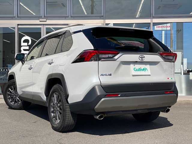 トヨタ ＲＡＶ４ G Zパッケージ 青森県 2024(令6)年 0.9万km プラチナホワイトパールマイカ ●ワンオーナー/●10.5インチディスプレオーディオナビフルセグ/●パノラマムーンルーフ/●パノラミックビューモニター/●３灯式ＬＥＤヘッドランプ/●寒冷地仕様/●純正19AW夏/●社外17AW冬/●BSM/●シートヒーター運転席・助手席/●ステアリングヒーター/●パワーバックドア/●デジタルインナーミラー/●Toyota Safety Sense/●スマートキー/●スペアキー/●新車時保証書/●取扱説明書