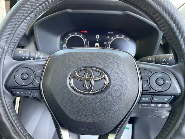 トヨタ ＲＡＶ４ G Zパッケージ 青森県 2024(令6)年 0.9万km プラチナホワイトパールマイカ ●ワンオーナー/●10.5インチディスプレオーディオナビフルセグ/●パノラマムーンルーフ/●パノラミックビューモニター/●３灯式ＬＥＤヘッドランプ/●寒冷地仕様/●純正19AW夏/●社外17AW冬/●BSM/●シートヒーター運転席・助手席/●ステアリングヒーター/●パワーバックドア/●デジタルインナーミラー/●Toyota Safety Sense/●スマートキー/●スペアキー/●新車時保証書/●取扱説明書