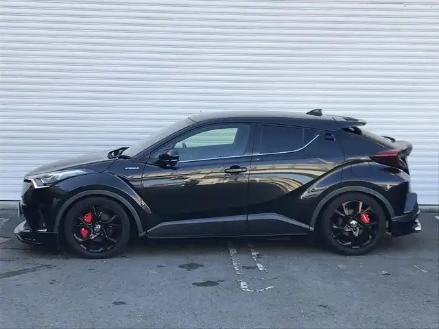 トヨタ Ｃ－ＨＲ G モード ネロ 和歌山県 2019(平31)年 8.1万km ブラックマイカ 純正SDナビ(NSZT-Y68T)/　AM/FM/CD/DVD/TV/BT/社外エアロパーツ(M’Zスピード)/社外マフラー(M’Zスピード)/TEIN車高調/キャリパーカバー/ToyotaSafetySense/   衝突軽減ブレーキ/　レーンキープアシスト/   ブラインドスポットモニター/　レーダークルーズコントロール/   クリアランスソナー等/横滑り防止装置/ビルトインETC/オートライト/オートマチックハイビーム/ステアリングスイッチ/革巻きステアリング/シートヒーター(D+N席)/プッシュスタート/取扱説明書/保証書
