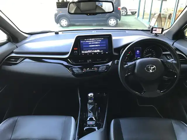 トヨタ Ｃ－ＨＲ G モード ネロ 和歌山県 2019(平31)年 8.1万km ブラックマイカ 純正SDナビ(NSZT-Y68T)/　AM/FM/CD/DVD/TV/BT/社外エアロパーツ(M’Zスピード)/社外マフラー(M’Zスピード)/TEIN車高調/キャリパーカバー/ToyotaSafetySense/   衝突軽減ブレーキ/　レーンキープアシスト/   ブラインドスポットモニター/　レーダークルーズコントロール/   クリアランスソナー等/横滑り防止装置/ビルトインETC/オートライト/オートマチックハイビーム/ステアリングスイッチ/革巻きステアリング/シートヒーター(D+N席)/プッシュスタート/取扱説明書/保証書