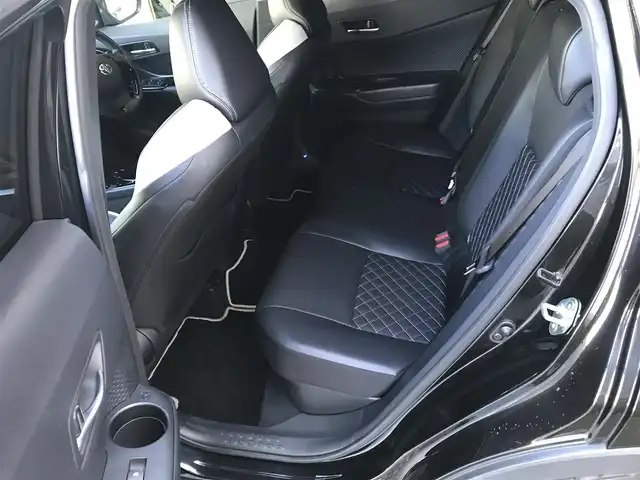 トヨタ Ｃ－ＨＲ G モード ネロ 和歌山県 2019(平31)年 8.1万km ブラックマイカ 純正SDナビ(NSZT-Y68T)/　AM/FM/CD/DVD/TV/BT/社外エアロパーツ(M’Zスピード)/社外マフラー(M’Zスピード)/TEIN車高調/キャリパーカバー/ToyotaSafetySense/   衝突軽減ブレーキ/　レーンキープアシスト/   ブラインドスポットモニター/　レーダークルーズコントロール/   クリアランスソナー等/横滑り防止装置/ビルトインETC/オートライト/オートマチックハイビーム/ステアリングスイッチ/革巻きステアリング/シートヒーター(D+N席)/プッシュスタート/取扱説明書/保証書