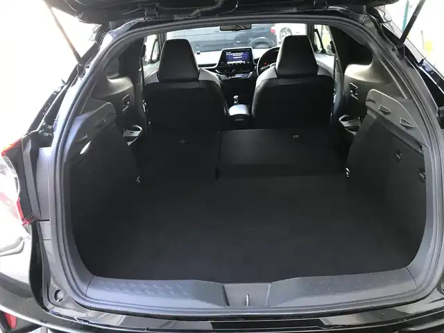 トヨタ Ｃ－ＨＲ G モード ネロ 和歌山県 2019(平31)年 8.1万km ブラックマイカ 純正SDナビ(NSZT-Y68T)/　AM/FM/CD/DVD/TV/BT/社外エアロパーツ(M’Zスピード)/社外マフラー(M’Zスピード)/TEIN車高調/キャリパーカバー/ToyotaSafetySense/   衝突軽減ブレーキ/　レーンキープアシスト/   ブラインドスポットモニター/　レーダークルーズコントロール/   クリアランスソナー等/横滑り防止装置/ビルトインETC/オートライト/オートマチックハイビーム/ステアリングスイッチ/革巻きステアリング/シートヒーター(D+N席)/プッシュスタート/取扱説明書/保証書