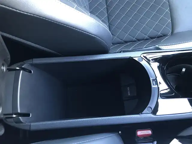トヨタ Ｃ－ＨＲ G モード ネロ 和歌山県 2019(平31)年 8.1万km ブラックマイカ 純正SDナビ(NSZT-Y68T)/　AM/FM/CD/DVD/TV/BT/社外エアロパーツ(M’Zスピード)/社外マフラー(M’Zスピード)/TEIN車高調/キャリパーカバー/ToyotaSafetySense/   衝突軽減ブレーキ/　レーンキープアシスト/   ブラインドスポットモニター/　レーダークルーズコントロール/   クリアランスソナー等/横滑り防止装置/ビルトインETC/オートライト/オートマチックハイビーム/ステアリングスイッチ/革巻きステアリング/シートヒーター(D+N席)/プッシュスタート/取扱説明書/保証書