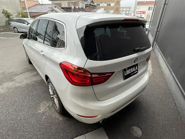 ＢＭＷ ２１８ｄ グランツアラー 香川県 2018(平30)年 8.7万km ミネラルホワイト インテリジェントセーフティー/ヘッドアップディスプレイ/オートライト/オートワイパー/ドライビングモードスイッチ/アンビエントライト【2色】/3列シート/レーンキープアシスト/プッシュスタート/F.Rドラレコ/レーダー探知機【AR-33】/DVD/CD/Bluetooth/USB/パワーバックドア