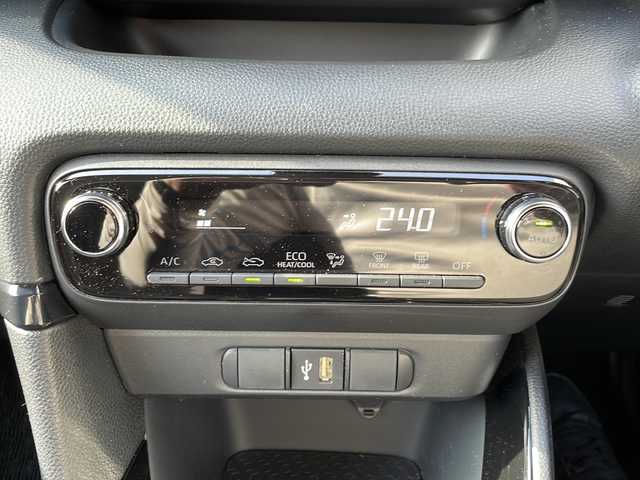 トヨタ ヤリス ハイブリッド G 山形県 2023(令5)年 0.5万km スーパーホワイトⅡ ワンオーナー/純正ナビ/Bluetooth接続/バックカメラ/ハロゲンヘッドライト/オートライト/プリクラッシュセーフティ/クリアランスソナー/オートハイビーム