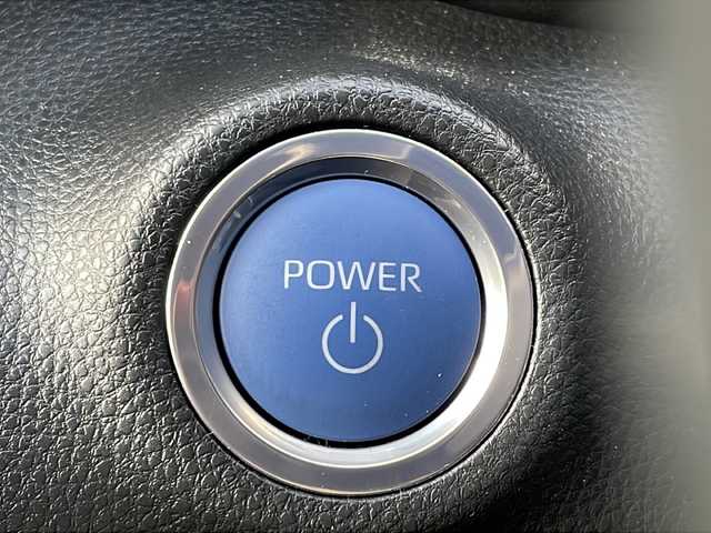 トヨタ ヤリス ハイブリッド G 山形県 2023(令5)年 0.5万km スーパーホワイトⅡ ワンオーナー/純正ナビ/Bluetooth接続/バックカメラ/ハロゲンヘッドライト/オートライト/プリクラッシュセーフティ/クリアランスソナー/オートハイビーム