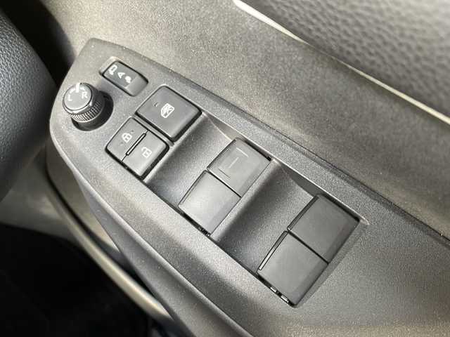 トヨタ ヤリス ハイブリッド G 山形県 2023(令5)年 0.5万km スーパーホワイトⅡ ワンオーナー/純正ナビ/Bluetooth接続/バックカメラ/ハロゲンヘッドライト/オートライト/プリクラッシュセーフティ/クリアランスソナー/オートハイビーム