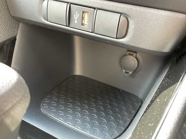 トヨタ ヤリス ハイブリッド G 山形県 2023(令5)年 0.5万km スーパーホワイトⅡ ワンオーナー/純正ナビ/Bluetooth接続/バックカメラ/ハロゲンヘッドライト/オートライト/プリクラッシュセーフティ/クリアランスソナー/オートハイビーム