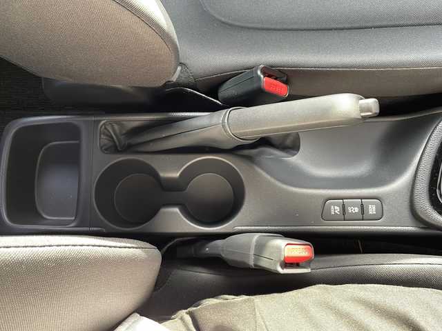 トヨタ ヤリス ハイブリッド G 山形県 2023(令5)年 0.5万km スーパーホワイトⅡ ワンオーナー/純正ナビ/Bluetooth接続/バックカメラ/ハロゲンヘッドライト/オートライト/プリクラッシュセーフティ/クリアランスソナー/オートハイビーム