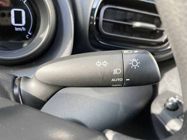 トヨタ ヤリス ハイブリッド G 山形県 2023(令5)年 0.5万km スーパーホワイトⅡ ワンオーナー/純正ナビ/Bluetooth接続/バックカメラ/ハロゲンヘッドライト/オートライト/プリクラッシュセーフティ/クリアランスソナー/オートハイビーム