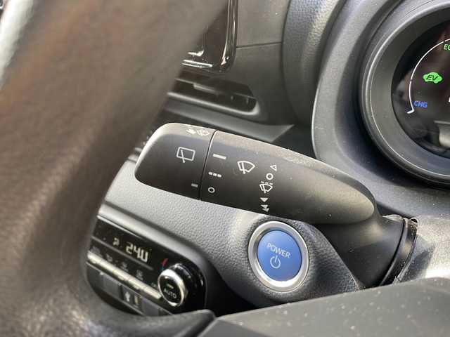 トヨタ ヤリス ハイブリッド G 山形県 2023(令5)年 0.5万km スーパーホワイトⅡ ワンオーナー/純正ナビ/Bluetooth接続/バックカメラ/ハロゲンヘッドライト/オートライト/プリクラッシュセーフティ/クリアランスソナー/オートハイビーム