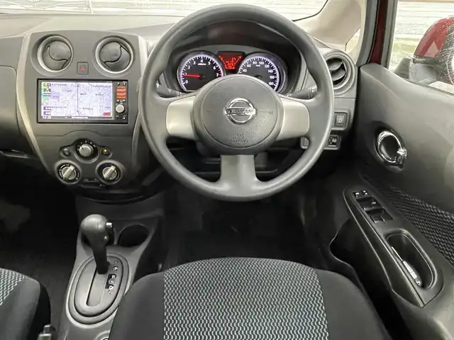 日産 ノート X 神奈川県 2012(平24)年 3万km ラディアントレッド 登録時走行距離29604km/ワンオーナー/純正メモリナビ/　【CD/ワンセグTV】/バックカメラ/ETC/パドルシフト/ステアリングヒーター/ヘッドライトレベライザー/スマートキー/プッシュスタート/アイドリングストップ/ドアバイザー/フロアマット/リアプライバシーガラス/スペアキー×1/新車時整備手帳（保証書）/取扱説明書