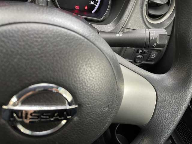 日産 ノート X 神奈川県 2012(平24)年 3万km ラディアントレッド 登録時走行距離29604km/ワンオーナー/純正メモリナビ/　【CD/ワンセグTV】/バックカメラ/ETC/パドルシフト/ステアリングヒーター/ヘッドライトレベライザー/スマートキー/プッシュスタート/アイドリングストップ/ドアバイザー/フロアマット/リアプライバシーガラス/スペアキー×1/新車時整備手帳（保証書）/取扱説明書