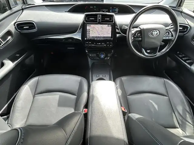 トヨタ プリウス Sツーリングセレクション 福岡県 2020(令2)年 8.8万km グレーメタリック ・純正ナビ 9インチ/（BLUETOOTH/フルセグ/バックカメラ/・ETC/・ドライブレコーダー/・トヨタセーフティセンス/・クルーズコントロール/・レーンディパーチャーアラート/・パーキングサポートブレーキ/・レーンキープアシスト/・コーナーセンサー/・レザーシート/・シートヒーター/・クリアランスソナー/・エアロパーツ/・アルミホイール/・プッシュスタート/・電動格納ミラー/・取扱説明書