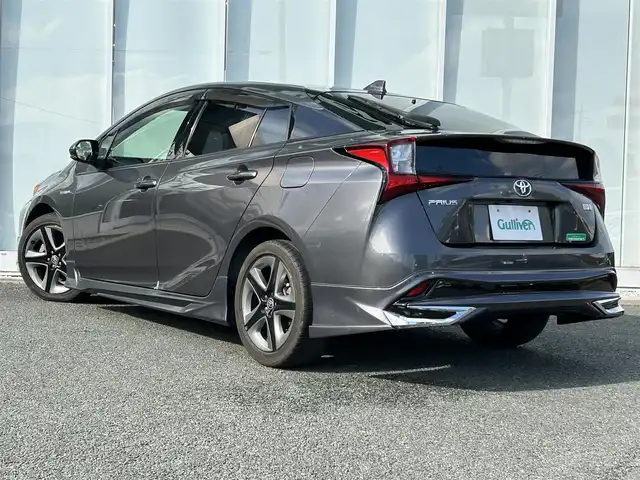 トヨタ プリウス Sツーリングセレクション 福岡県 2020(令2)年 8.8万km グレーメタリック ・純正ナビ 9インチ/（BLUETOOTH/フルセグ/バックカメラ/・ETC/・ドライブレコーダー/・トヨタセーフティセンス/・クルーズコントロール/・レーンディパーチャーアラート/・パーキングサポートブレーキ/・レーンキープアシスト/・コーナーセンサー/・レザーシート/・シートヒーター/・クリアランスソナー/・エアロパーツ/・アルミホイール/・プッシュスタート/・電動格納ミラー/・取扱説明書