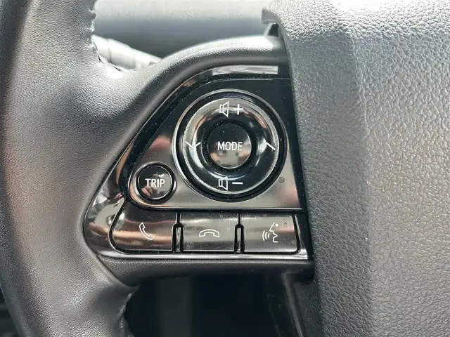 トヨタ プリウス Sツーリングセレクション 福岡県 2020(令2)年 8.8万km グレーメタリック ・純正ナビ 9インチ/（BLUETOOTH/フルセグ/バックカメラ/・ETC/・ドライブレコーダー/・トヨタセーフティセンス/・クルーズコントロール/・レーンディパーチャーアラート/・パーキングサポートブレーキ/・レーンキープアシスト/・コーナーセンサー/・レザーシート/・シートヒーター/・クリアランスソナー/・エアロパーツ/・アルミホイール/・プッシュスタート/・電動格納ミラー/・取扱説明書