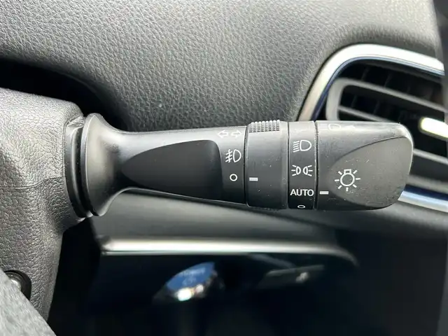 トヨタ プリウス Sツーリングセレクション 福岡県 2020(令2)年 8.8万km グレーメタリック ・純正ナビ 9インチ/（BLUETOOTH/フルセグ/バックカメラ/・ETC/・ドライブレコーダー/・トヨタセーフティセンス/・クルーズコントロール/・レーンディパーチャーアラート/・パーキングサポートブレーキ/・レーンキープアシスト/・コーナーセンサー/・レザーシート/・シートヒーター/・クリアランスソナー/・エアロパーツ/・アルミホイール/・プッシュスタート/・電動格納ミラー/・取扱説明書