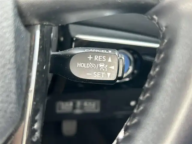トヨタ プリウス Sツーリングセレクション 福岡県 2020(令2)年 8.8万km グレーメタリック ・純正ナビ 9インチ/（BLUETOOTH/フルセグ/バックカメラ/・ETC/・ドライブレコーダー/・トヨタセーフティセンス/・クルーズコントロール/・レーンディパーチャーアラート/・パーキングサポートブレーキ/・レーンキープアシスト/・コーナーセンサー/・レザーシート/・シートヒーター/・クリアランスソナー/・エアロパーツ/・アルミホイール/・プッシュスタート/・電動格納ミラー/・取扱説明書