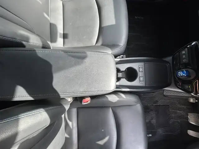 トヨタ プリウス Sツーリングセレクション 福岡県 2020(令2)年 8.8万km グレーメタリック ・純正ナビ 9インチ/（BLUETOOTH/フルセグ/バックカメラ/・ETC/・ドライブレコーダー/・トヨタセーフティセンス/・クルーズコントロール/・レーンディパーチャーアラート/・パーキングサポートブレーキ/・レーンキープアシスト/・コーナーセンサー/・レザーシート/・シートヒーター/・クリアランスソナー/・エアロパーツ/・アルミホイール/・プッシュスタート/・電動格納ミラー/・取扱説明書